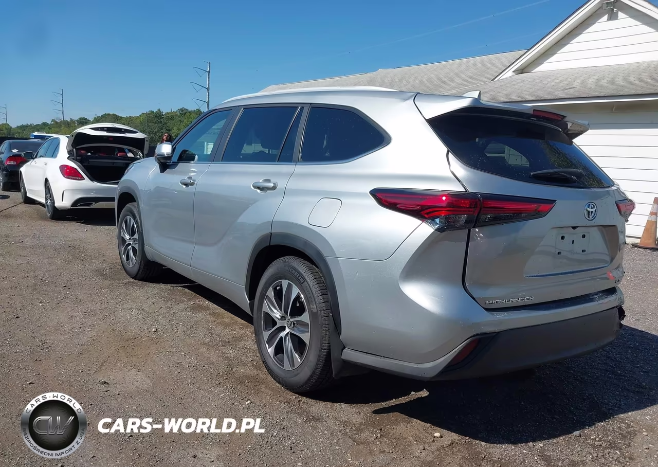 2023 Toyota Highlander Xle VIN:5TDKDRAH2PS004693 - 3