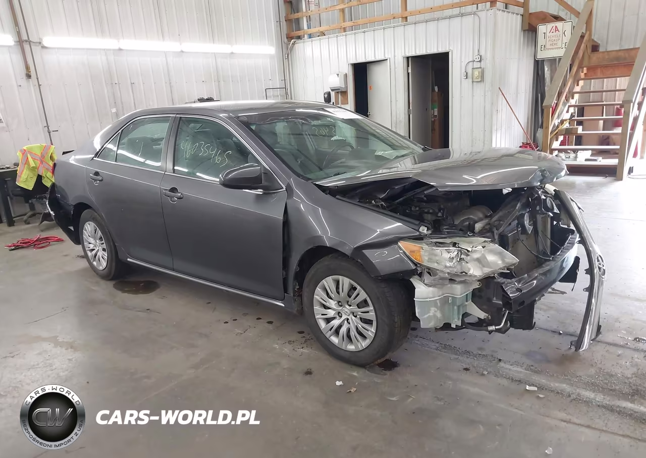 2014 Toyota Camry Le – zdjęcie 1 z 17