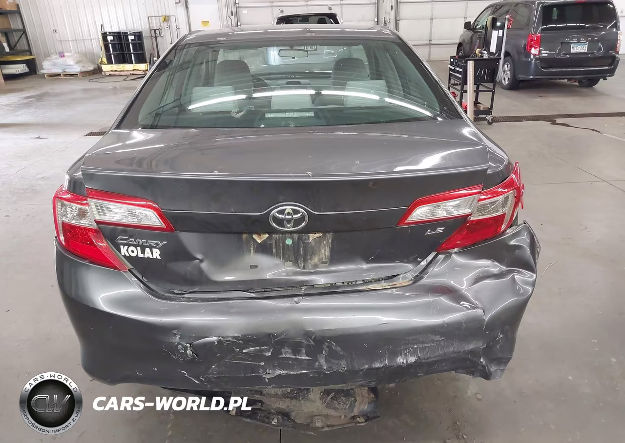 2014 Toyota Camry Le VIN:4T4BF1FK7ER359286 - 17