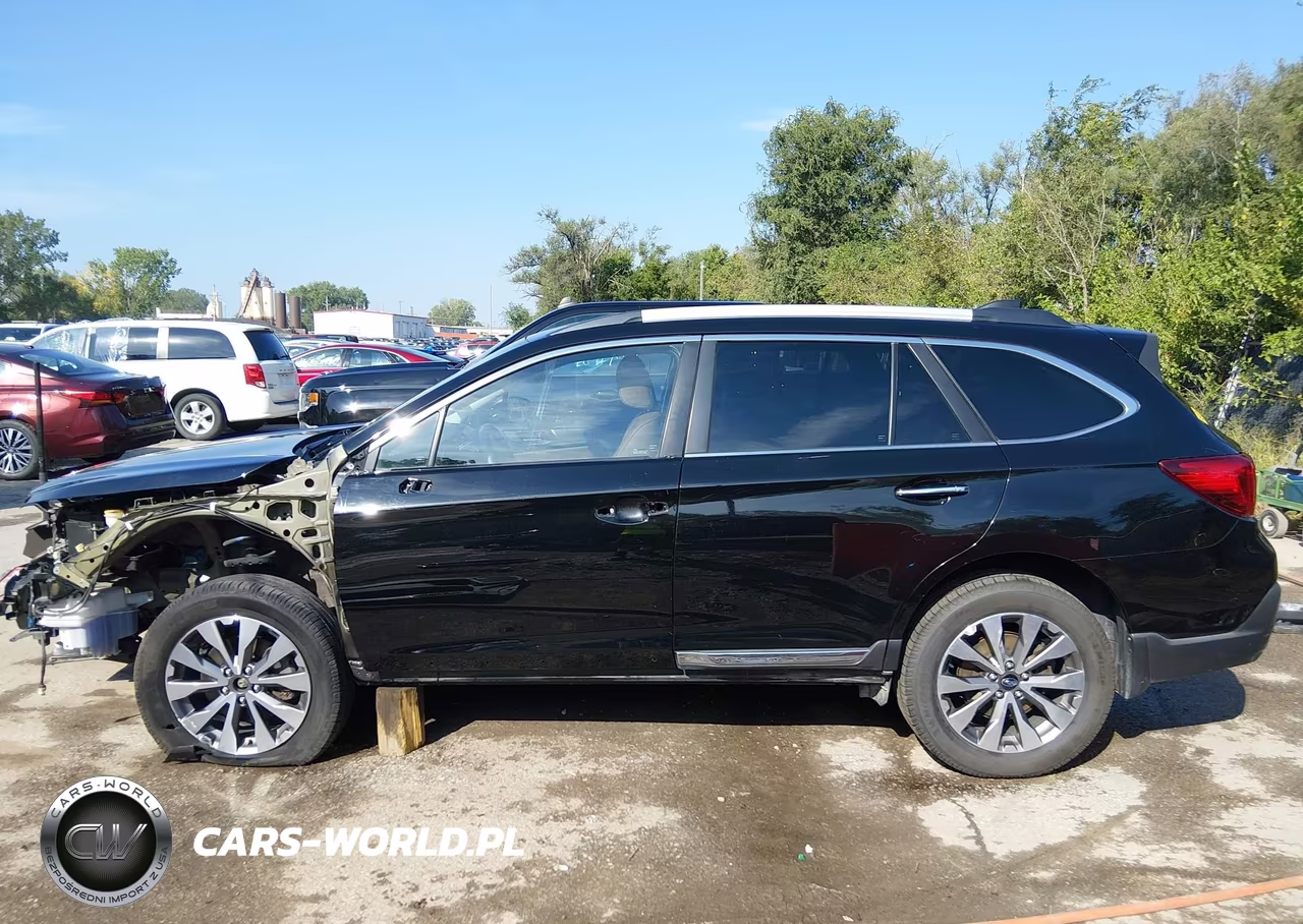 2018 Subaru Outback 3.6R Touring VIN:4S4BSETC6J3388207 - 15