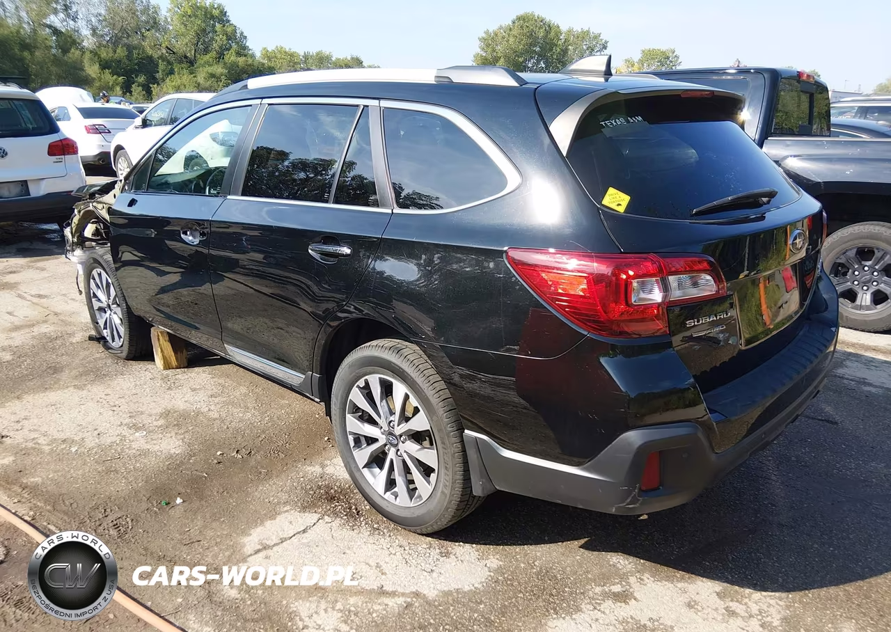 2018 Subaru Outback 3.6R Touring VIN:4S4BSETC6J3388207 - 3