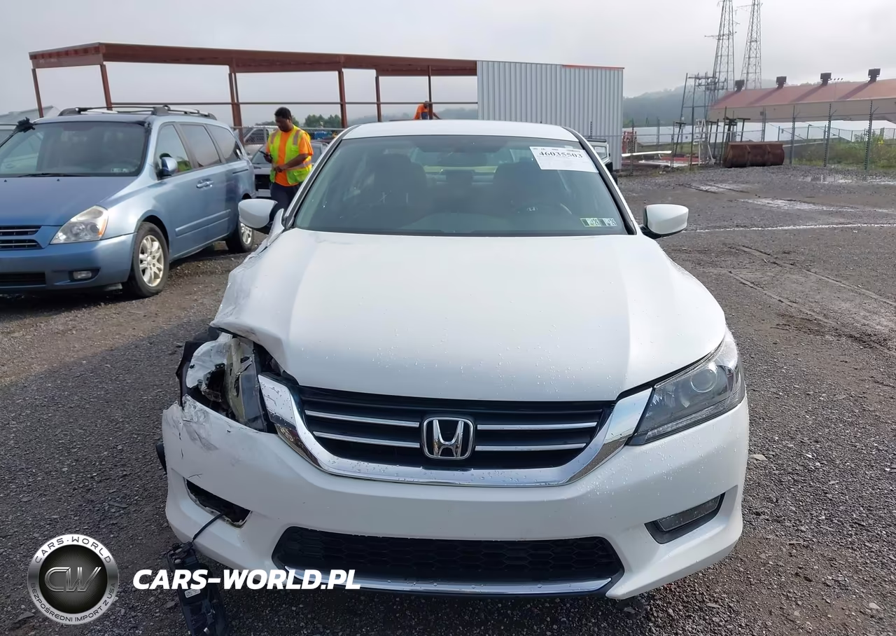 2015 Honda Accord Sport VIN:1HGCR2F55FA135786 - 12