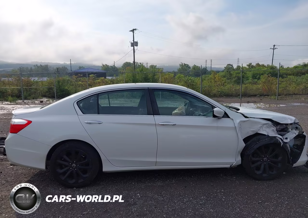 2015 Honda Accord Sport VIN:1HGCR2F55FA135786 - 13