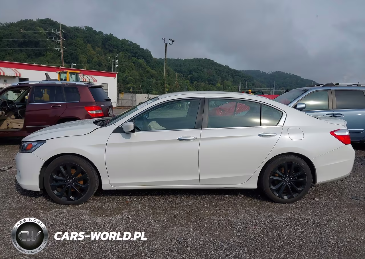 2015 Honda Accord Sport VIN:1HGCR2F55FA135786 - 14