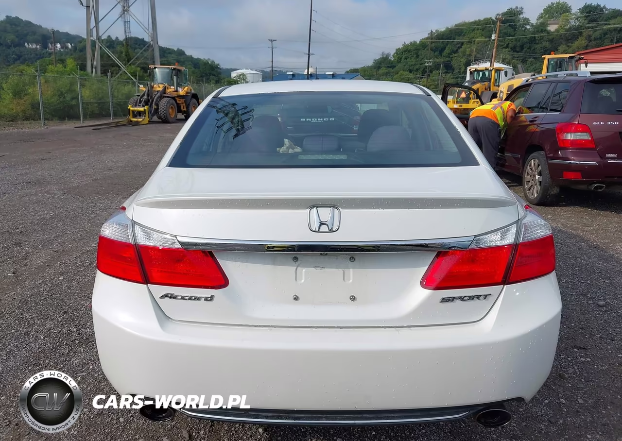 2015 Honda Accord Sport VIN:1HGCR2F55FA135786 - 16