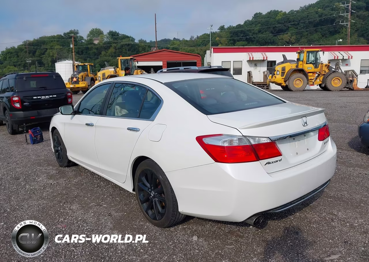 2015 Honda Accord Sport VIN:1HGCR2F55FA135786 - 3