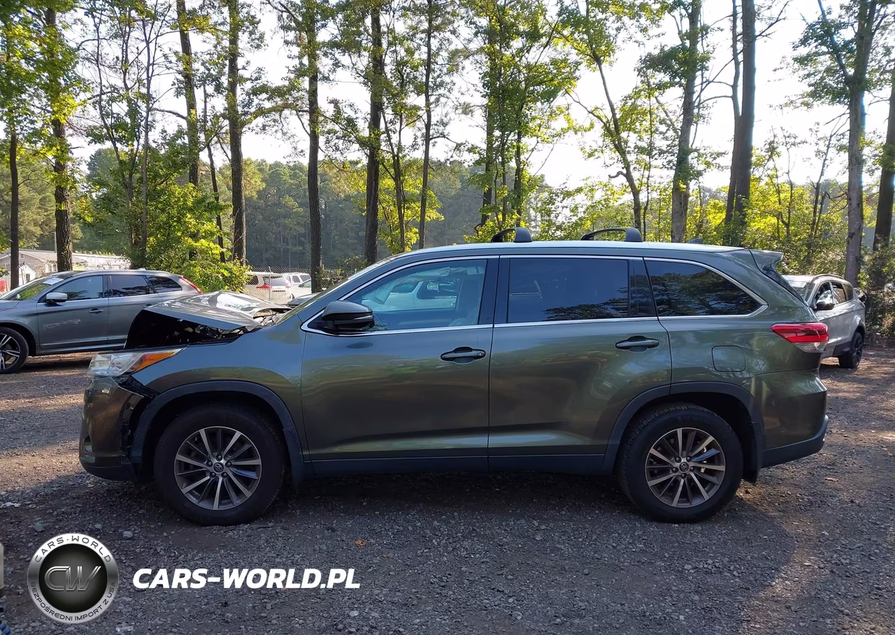 2019 Toyota Highlander Xle VIN:5TDJZRFH5KS979865 - 14
