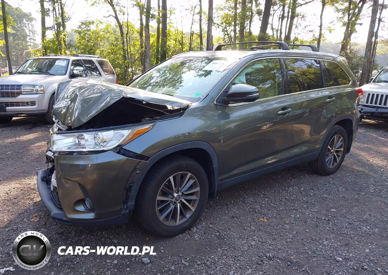 2019 Toyota Highlander Xle VIN:5TDJZRFH5KS979865 - 2