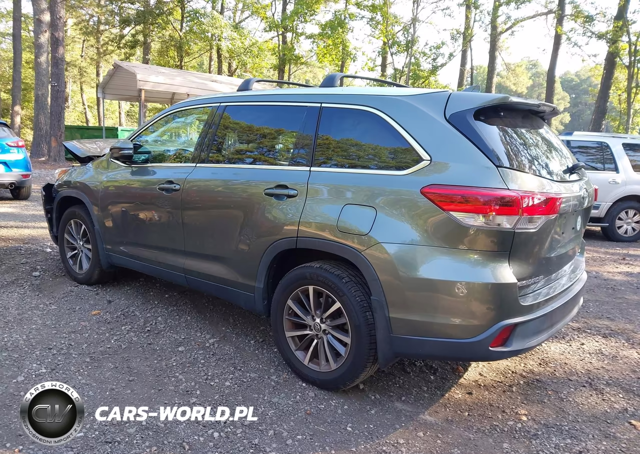 2019 Toyota Highlander Xle VIN:5TDJZRFH5KS979865 - 3