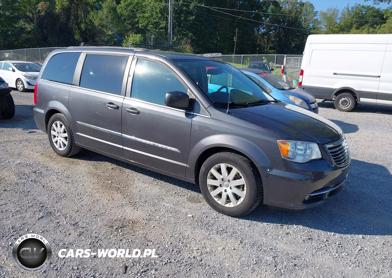 2015 Chrysler Town & Country Touring – zdjęcie 1 z 17