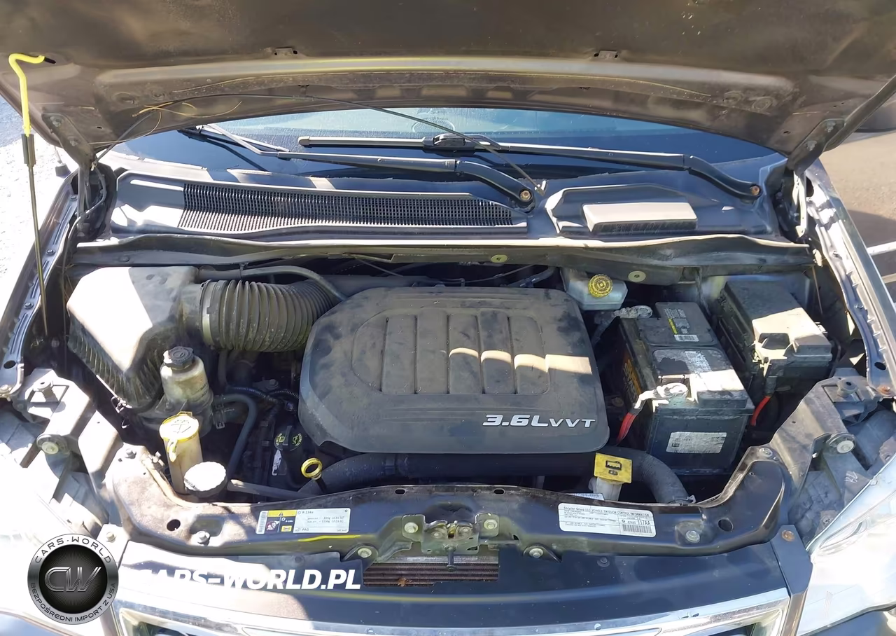 2015 Chrysler Town & Country Touring VIN:2C4RC1BG2FR626405 - 10