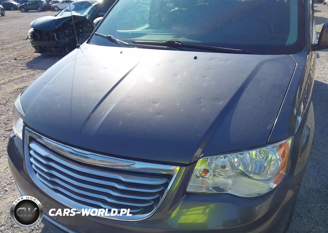 2015 Chrysler Town & Country Touring VIN:2C4RC1BG2FR626405 - 13