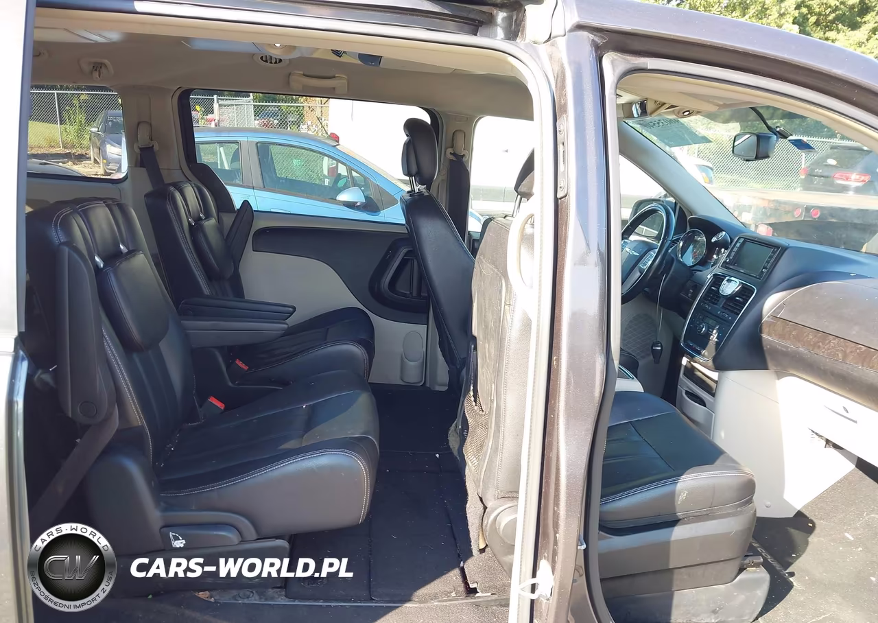 2015 Chrysler Town & Country Touring VIN:2C4RC1BG2FR626405 - 8