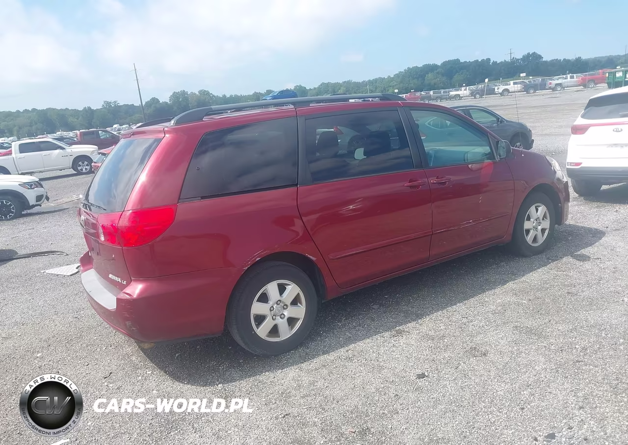 2010 Toyota Sienna Le VIN:5TDKK4CC7AS303064 - 4