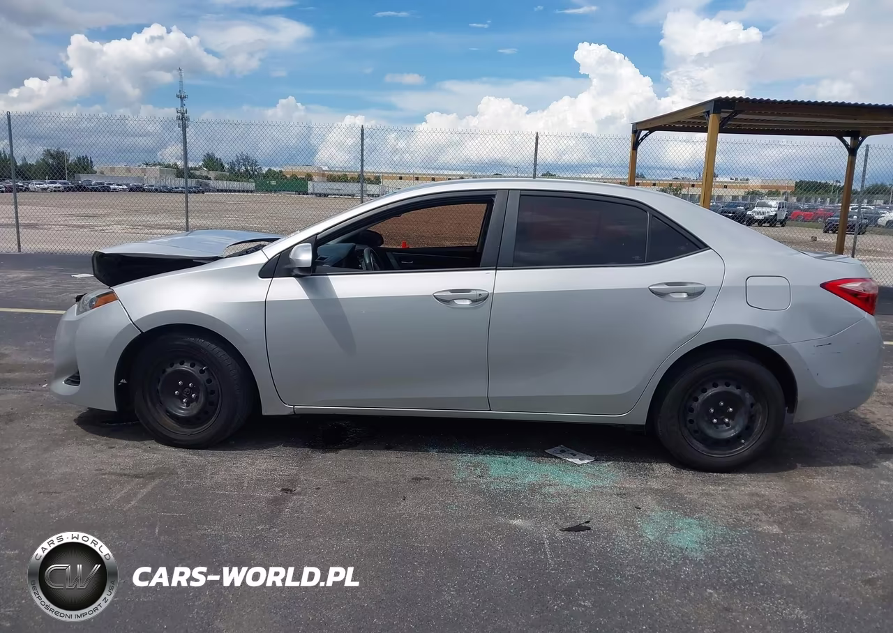 2018 Toyota Corolla Le VIN:2T1BURHE9JC115611 - 14