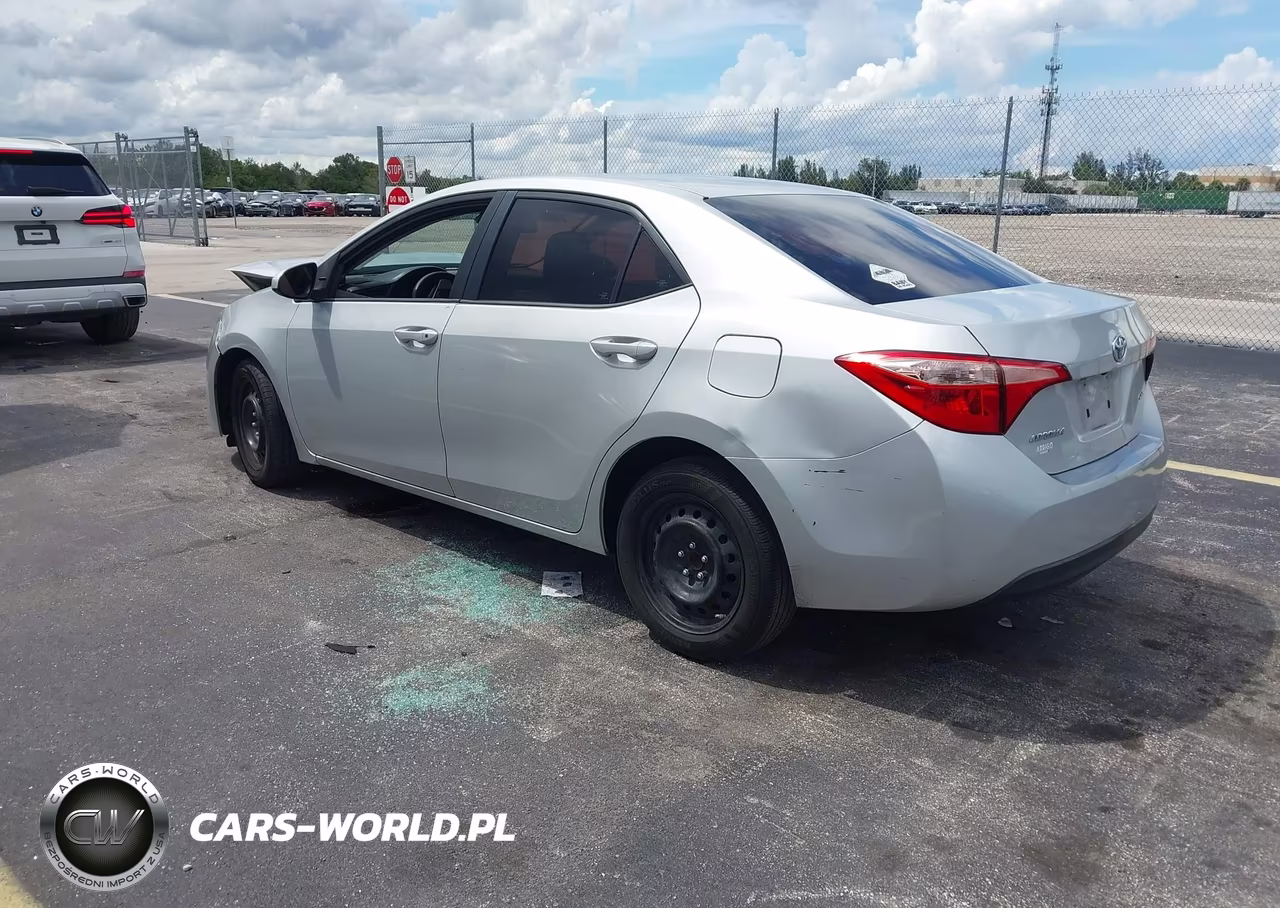 2018 Toyota Corolla Le VIN:2T1BURHE9JC115611 - 3
