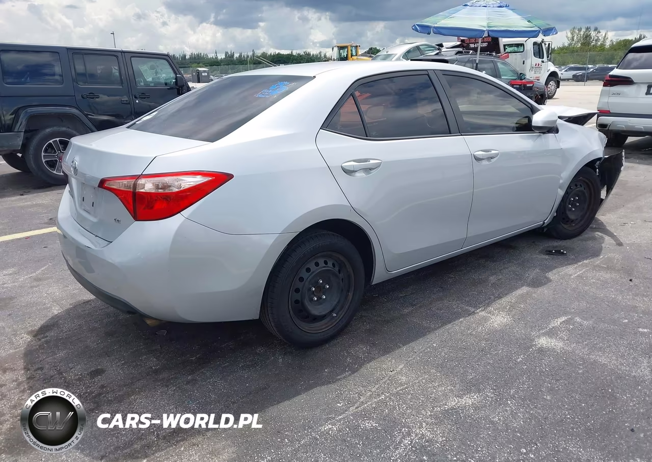 2018 Toyota Corolla Le VIN:2T1BURHE9JC115611 - 4