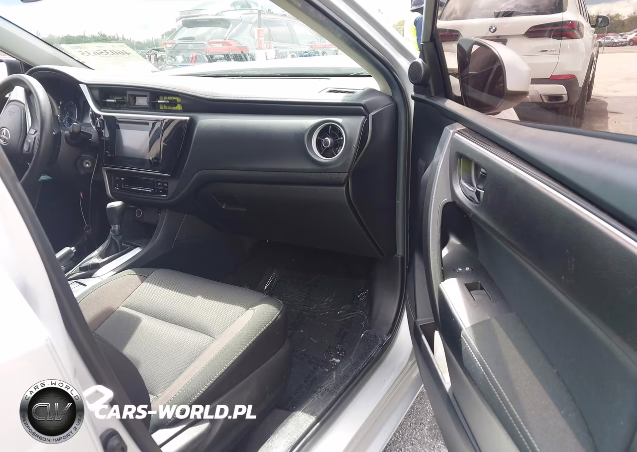 2018 Toyota Corolla Le VIN:2T1BURHE9JC115611 - 5
