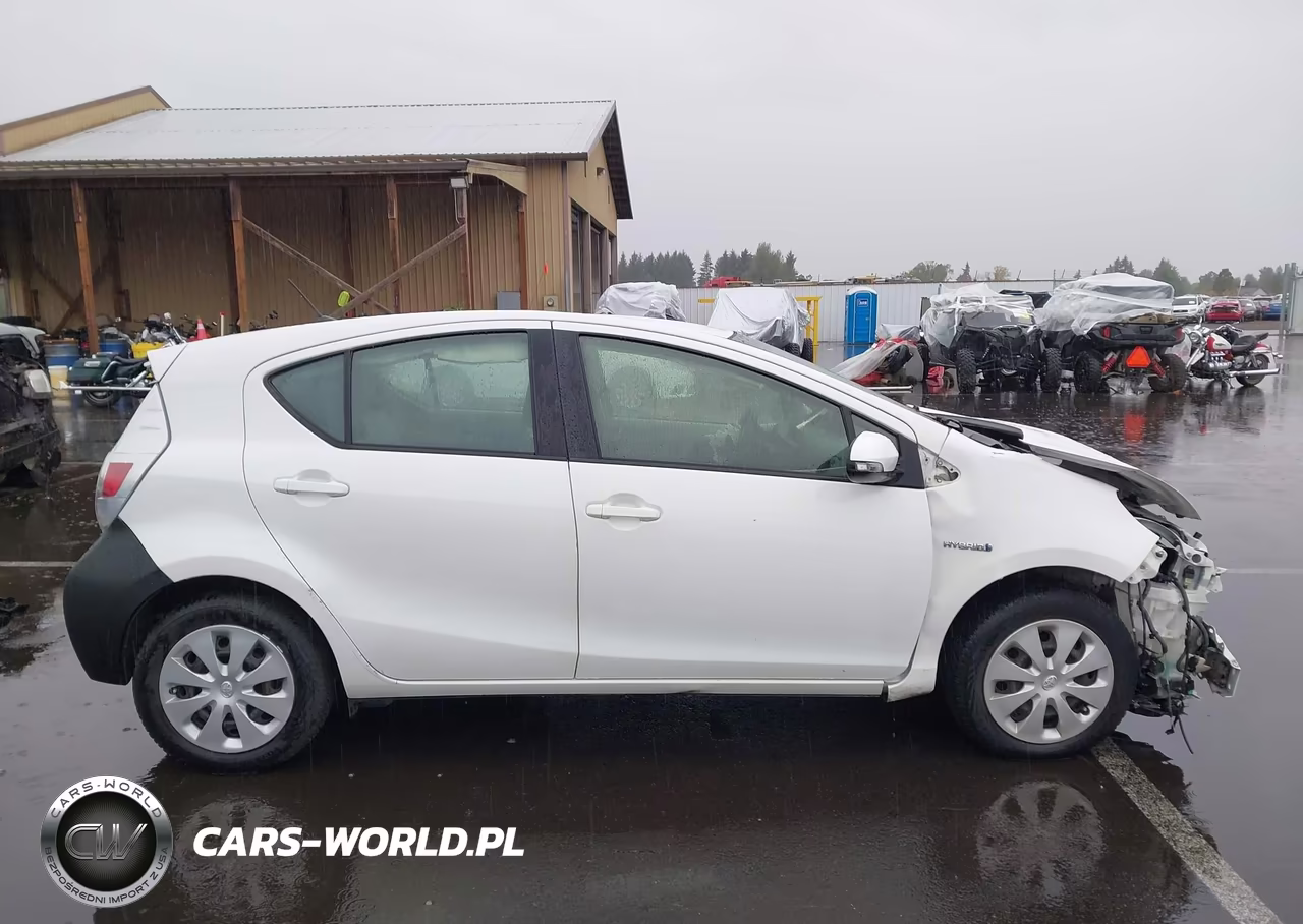 2014 Toyota Prius C One VIN:JTDKDTB34E1571515 - 14