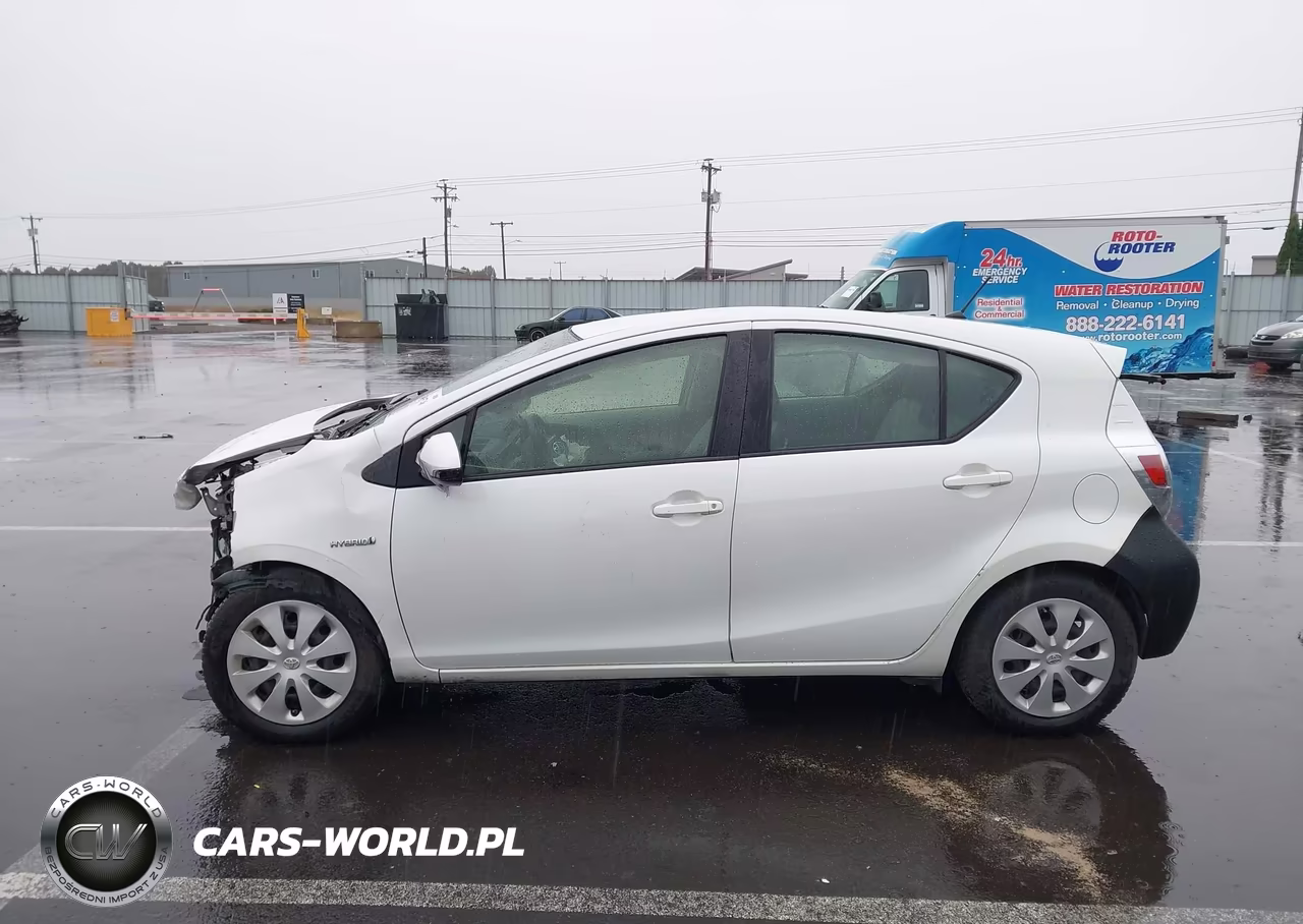 2014 Toyota Prius C One VIN:JTDKDTB34E1571515 - 15