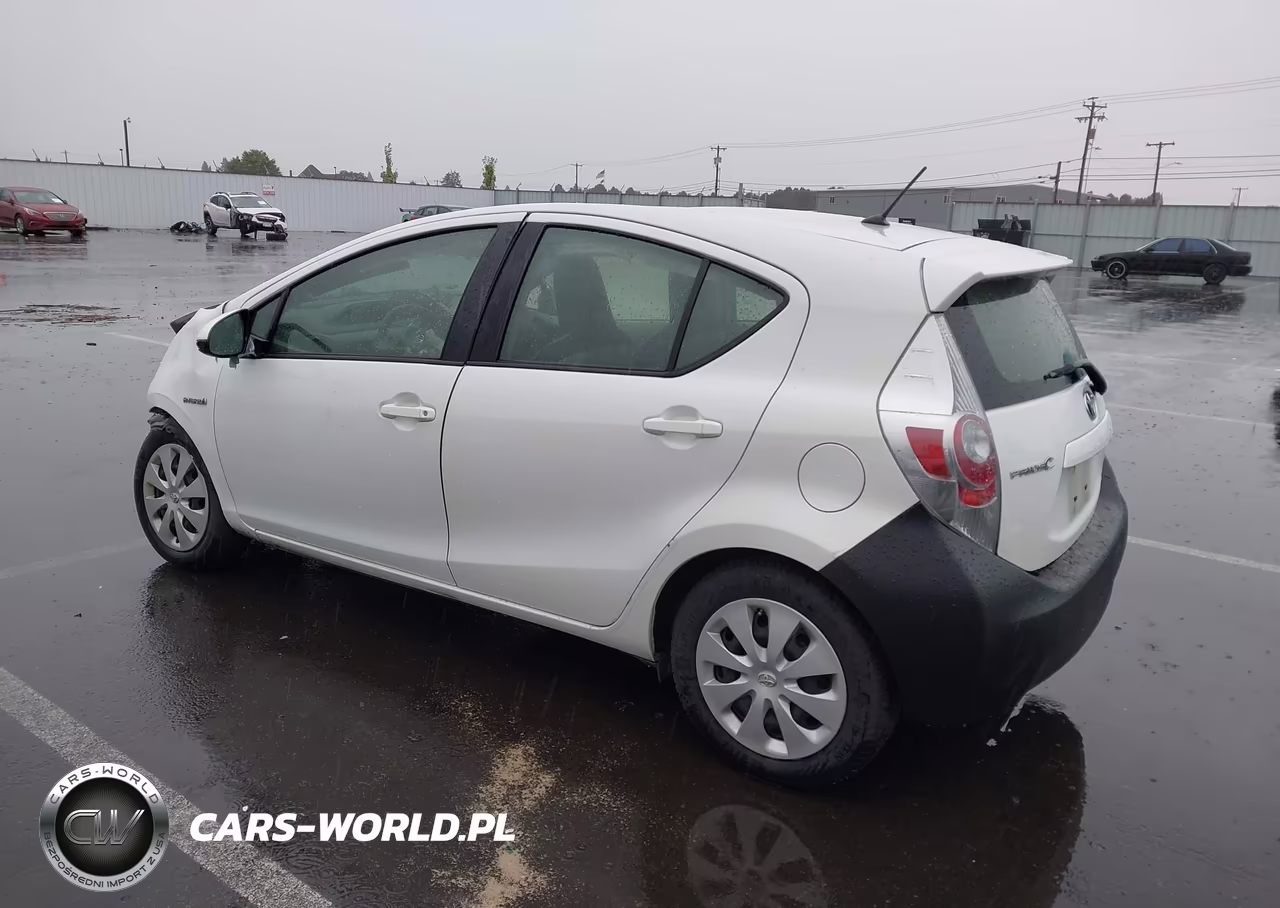 2014 Toyota Prius C One VIN:JTDKDTB34E1571515 - 3