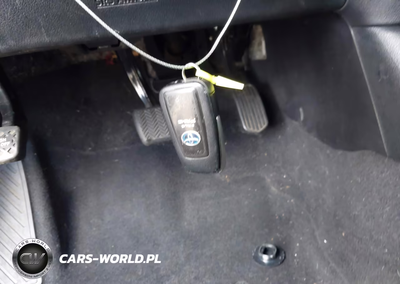2017 Toyota Prius Prime Advanced VIN:JTDKARFP8H3059595 - 11