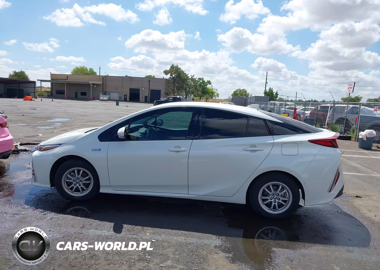 2017 Toyota Prius Prime Advanced VIN:JTDKARFP8H3059595 - 14