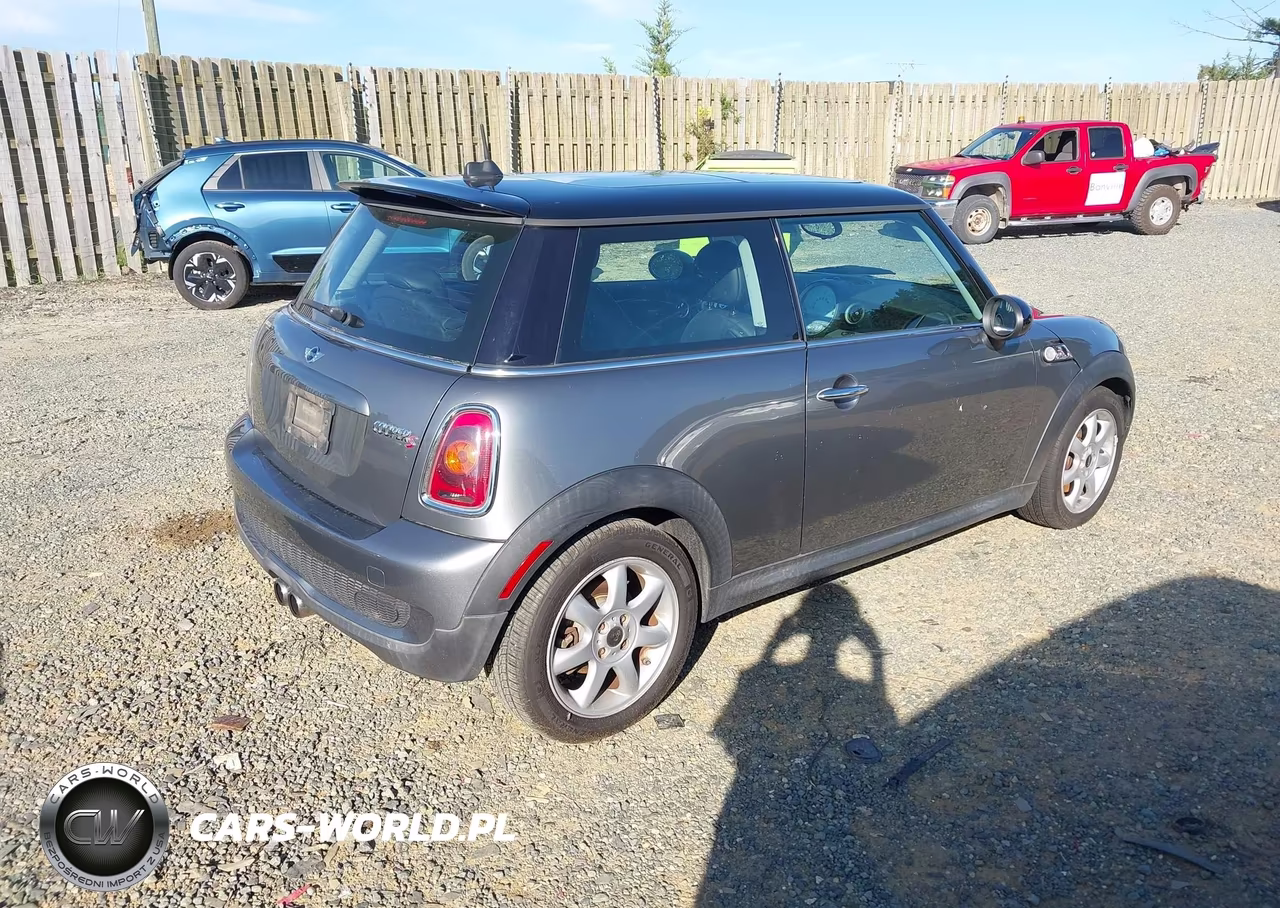 2008 Mini Cooper S VIN:WMWMF73548TT88776 - 4