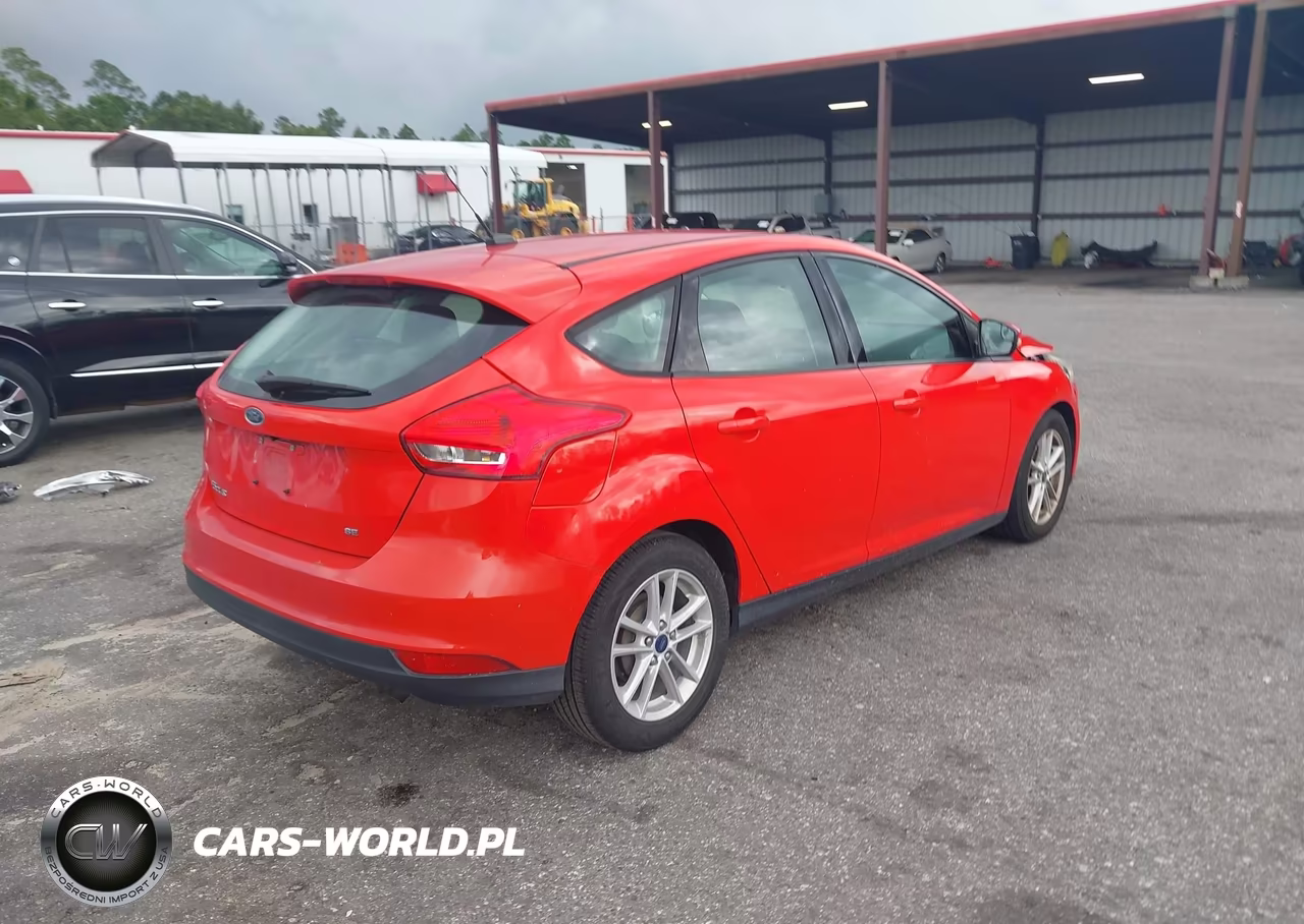 2017 Ford Focus Se VIN:1FADP3K23HL286343 - 4