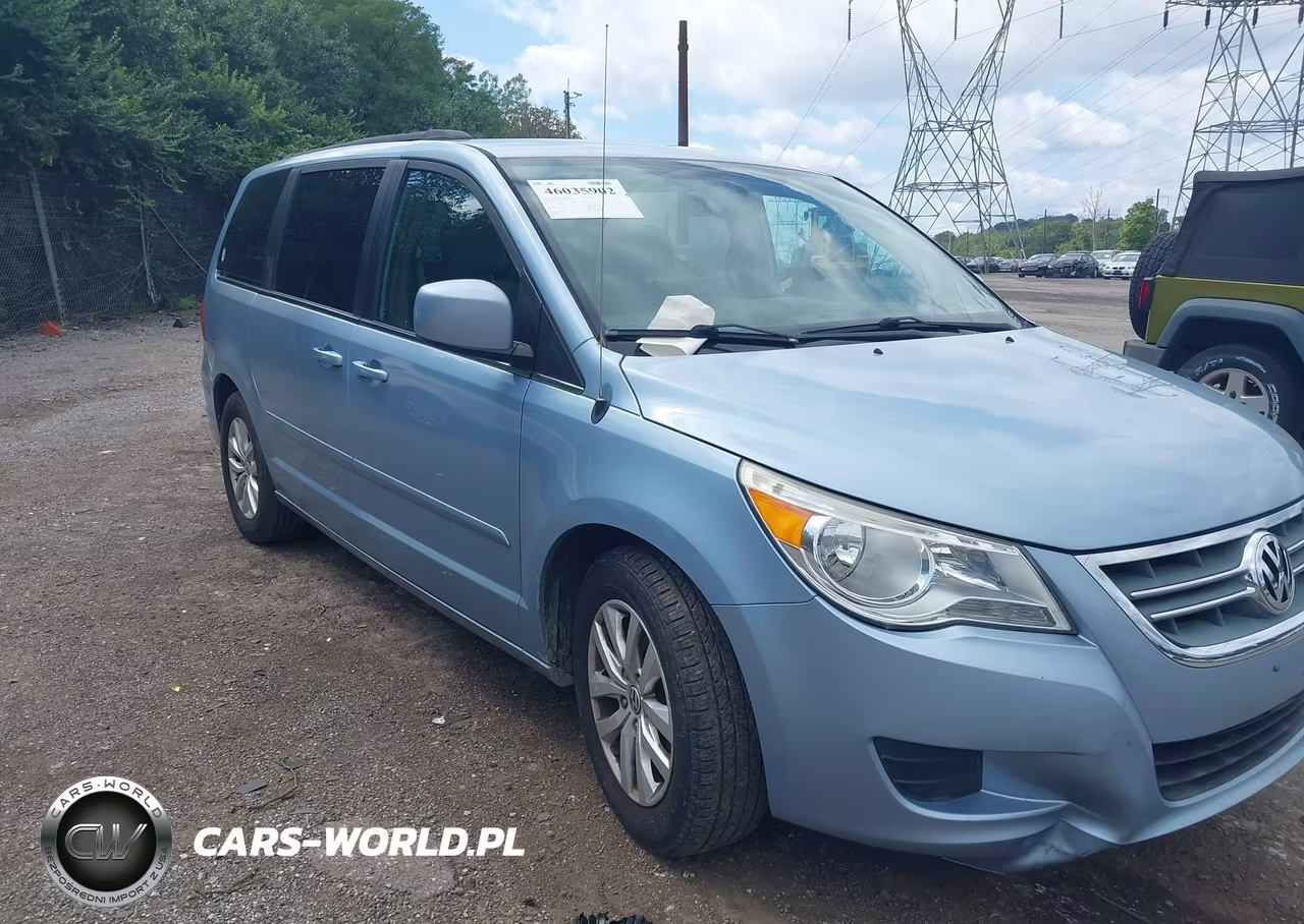 2012 Volkswagen Routan Se