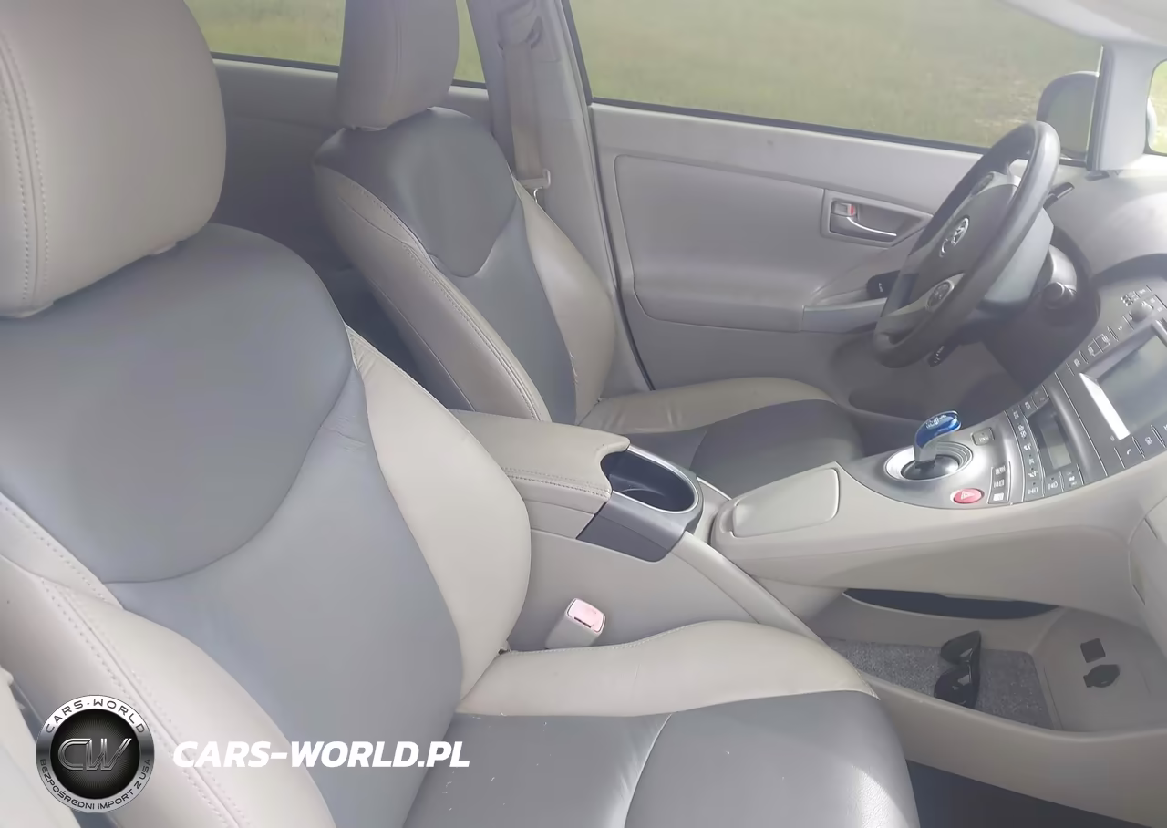 2013 Toyota Prius Two VIN:JTDKN3DU7D1681993 - 5