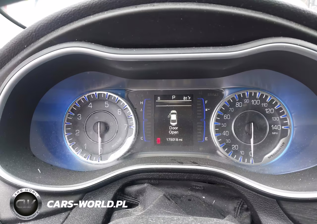 2015 Chrysler 200 Limited VIN:1C3CCCAB1FN570742 - 7
