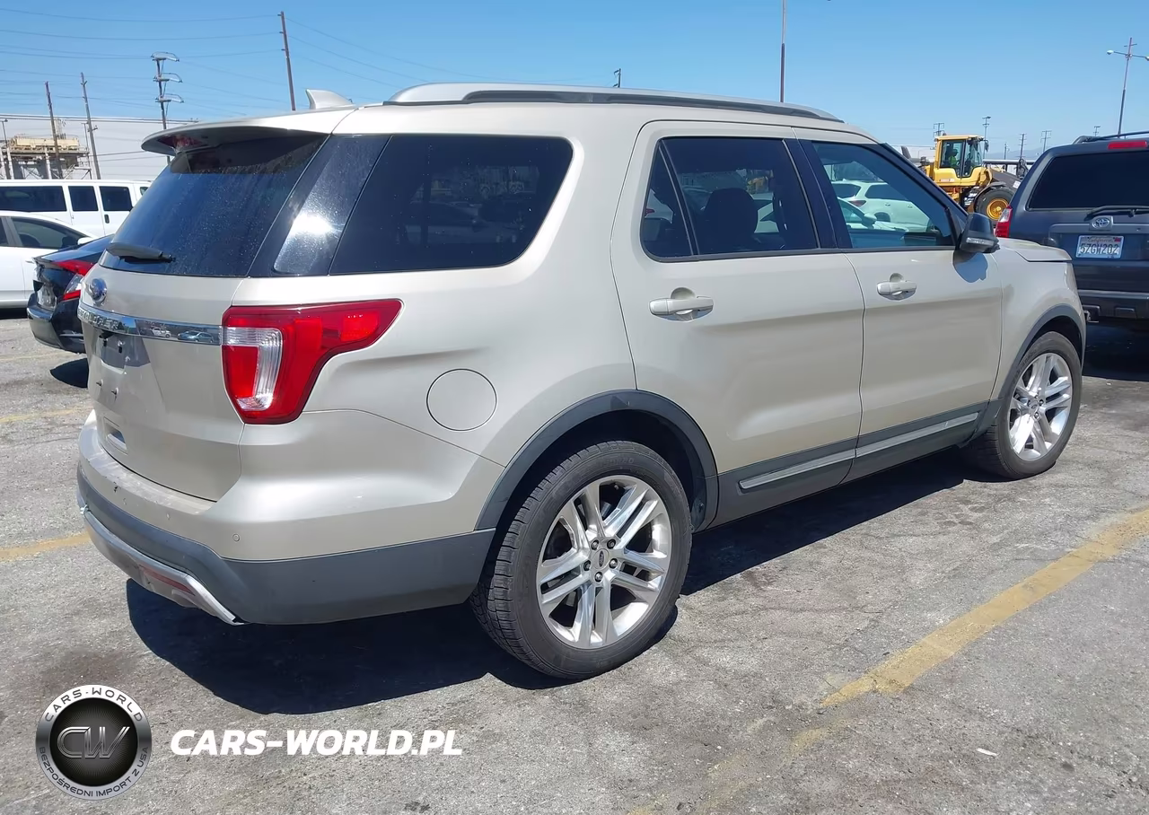 2017 Ford Explorer Xlt VIN:1FM5K7D85HGC21696 - 4