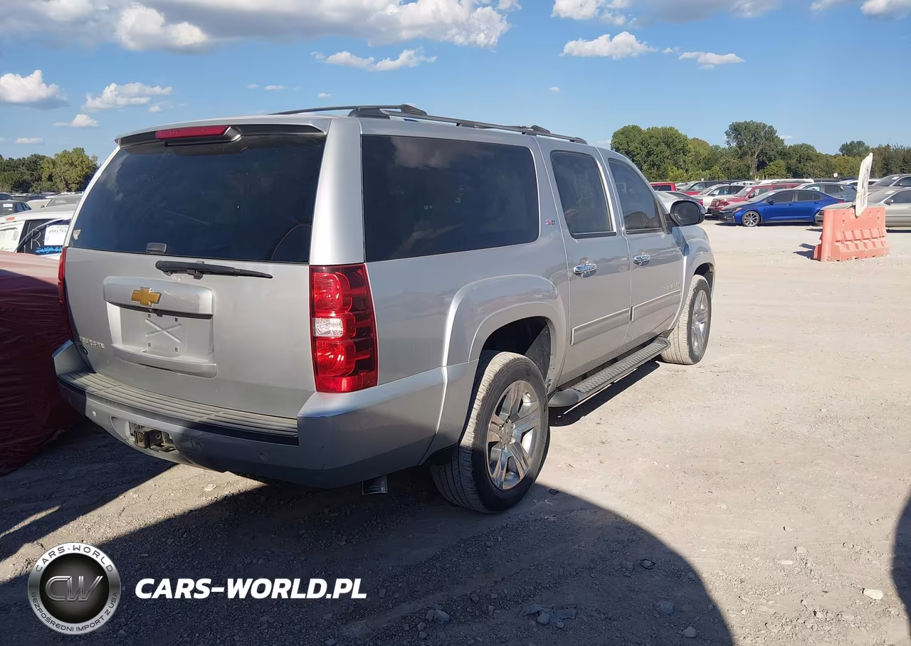 2013 Chevrolet Suburban 1500 Lt VIN:1GNSKJE72DR330942 - 4