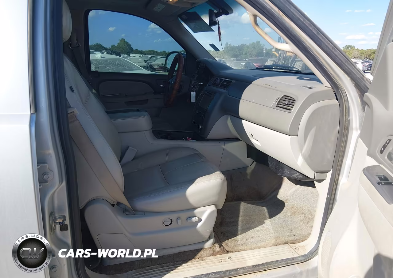 2013 Chevrolet Suburban 1500 Lt VIN:1GNSKJE72DR330942 - 5
