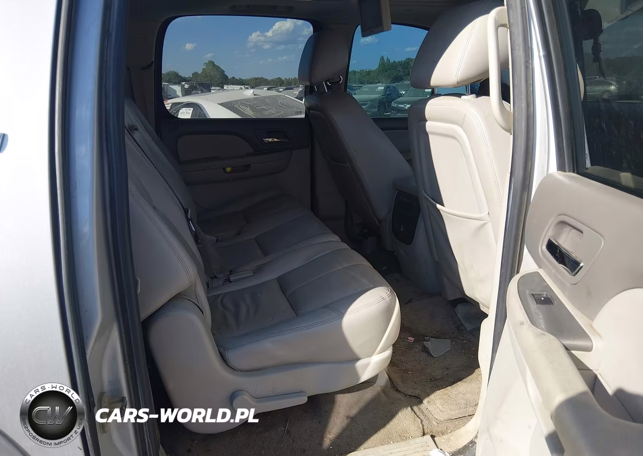 2013 Chevrolet Suburban 1500 Lt VIN:1GNSKJE72DR330942 - 8