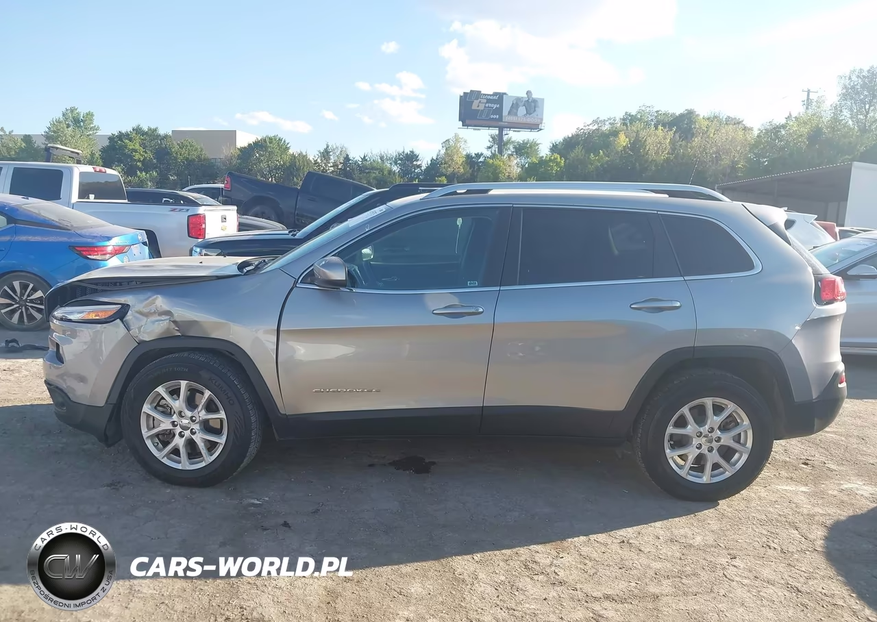 2016 Jeep Cherokee Latitude VIN:1C4PJLCS4GW108235 - 15