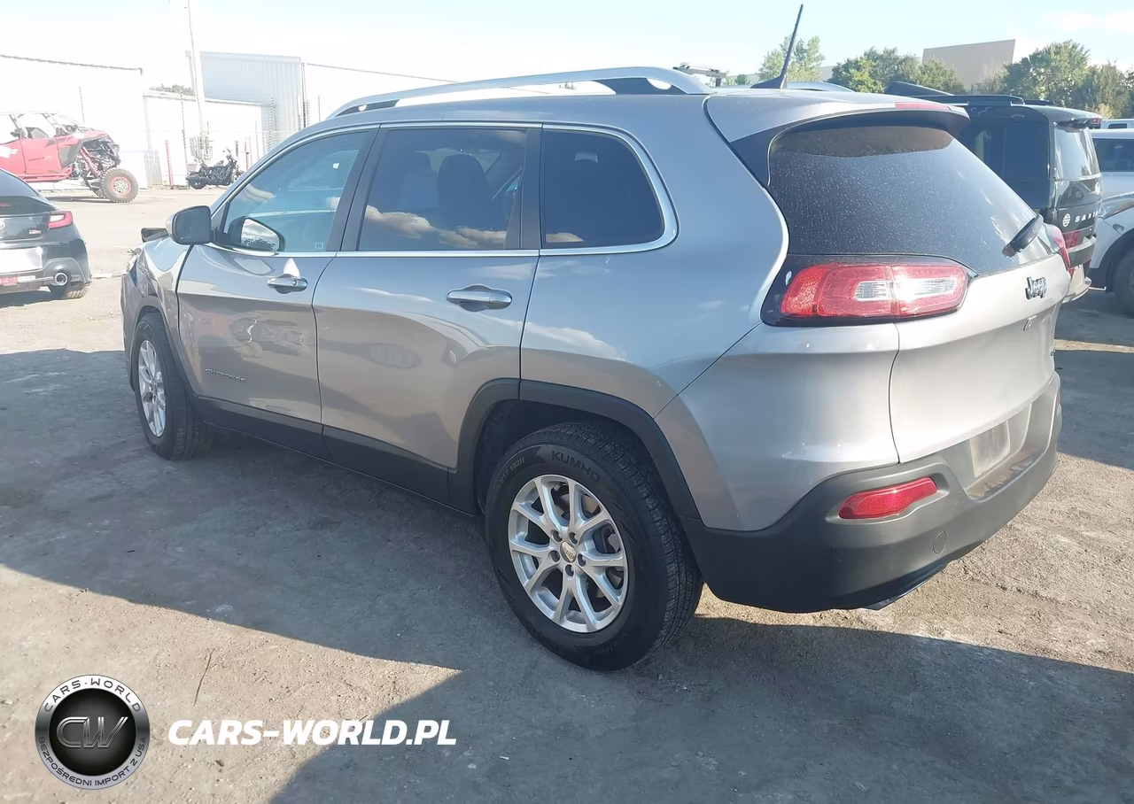 2016 Jeep Cherokee Latitude VIN:1C4PJLCS4GW108235 - 3