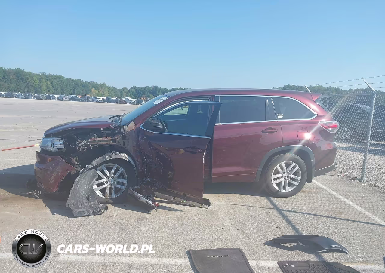 2015 Toyota Highlander Le V6 VIN:5TDBKRFH9FS155270 - 15