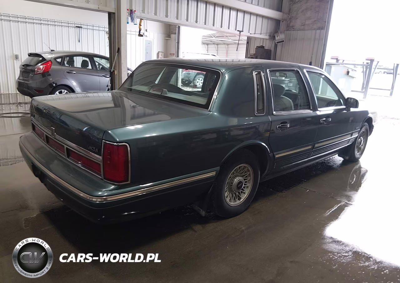 1996 Lincoln Town Car Executive VIN:1LNLM81W9TY722216 - 4