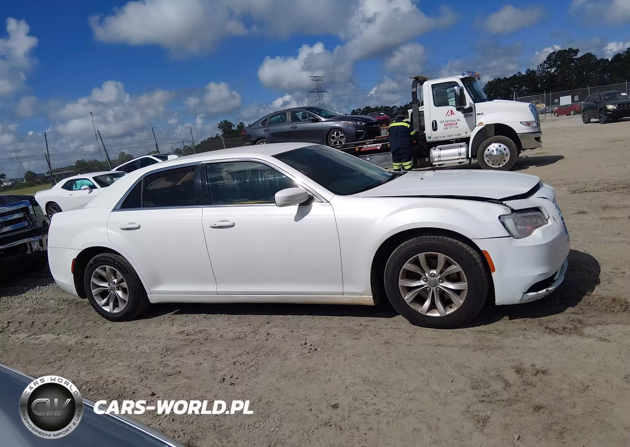 2015 Chrysler 300 Limited VIN:2C3CCAAG5FH931673 - 13