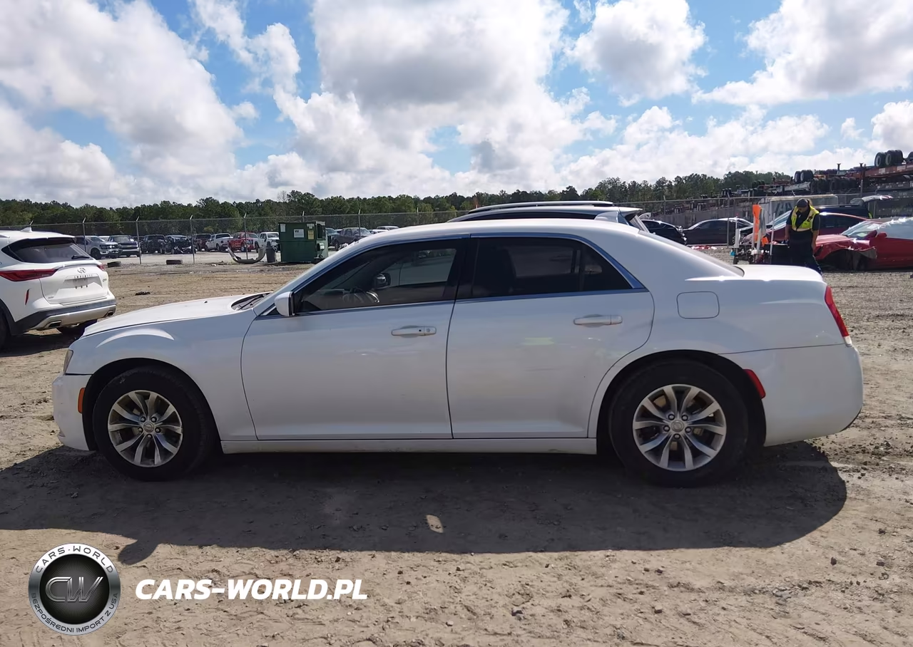 2015 Chrysler 300 Limited VIN:2C3CCAAG5FH931673 - 14