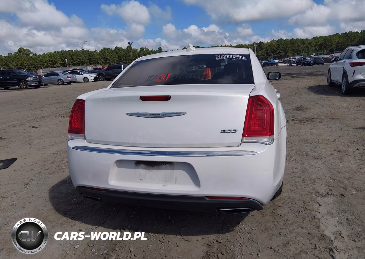 2015 Chrysler 300 Limited VIN:2C3CCAAG5FH931673 - 16
