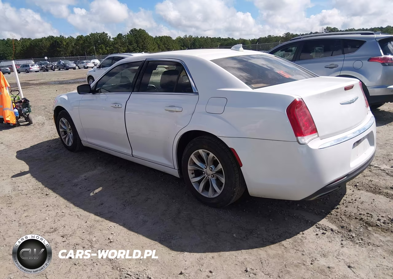 2015 Chrysler 300 Limited VIN:2C3CCAAG5FH931673 - 3