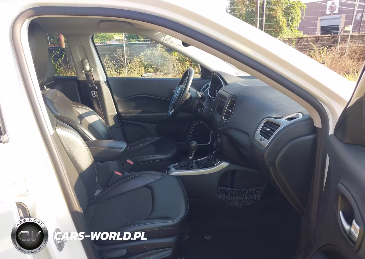 2020 Jeep Compass Latitude 4X4 VIN:3C4NJDBB9LT166999 - 5