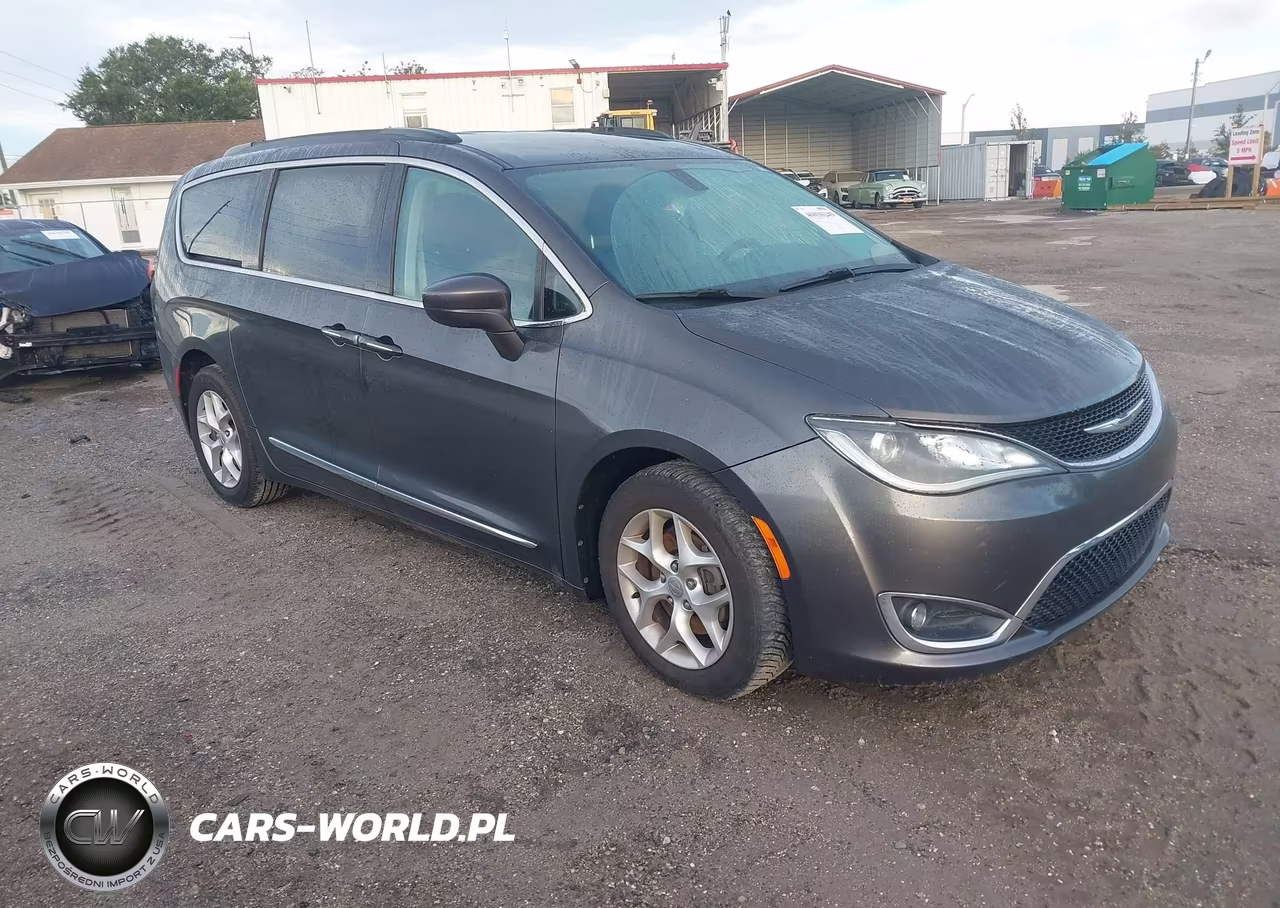 2017 Chrysler Pacifica Touring-L