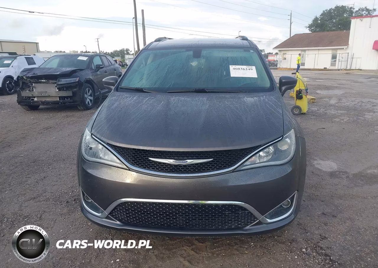 2017 Chrysler Pacifica Touring-L VIN:2C4RC1BGXHR610942 - 12
