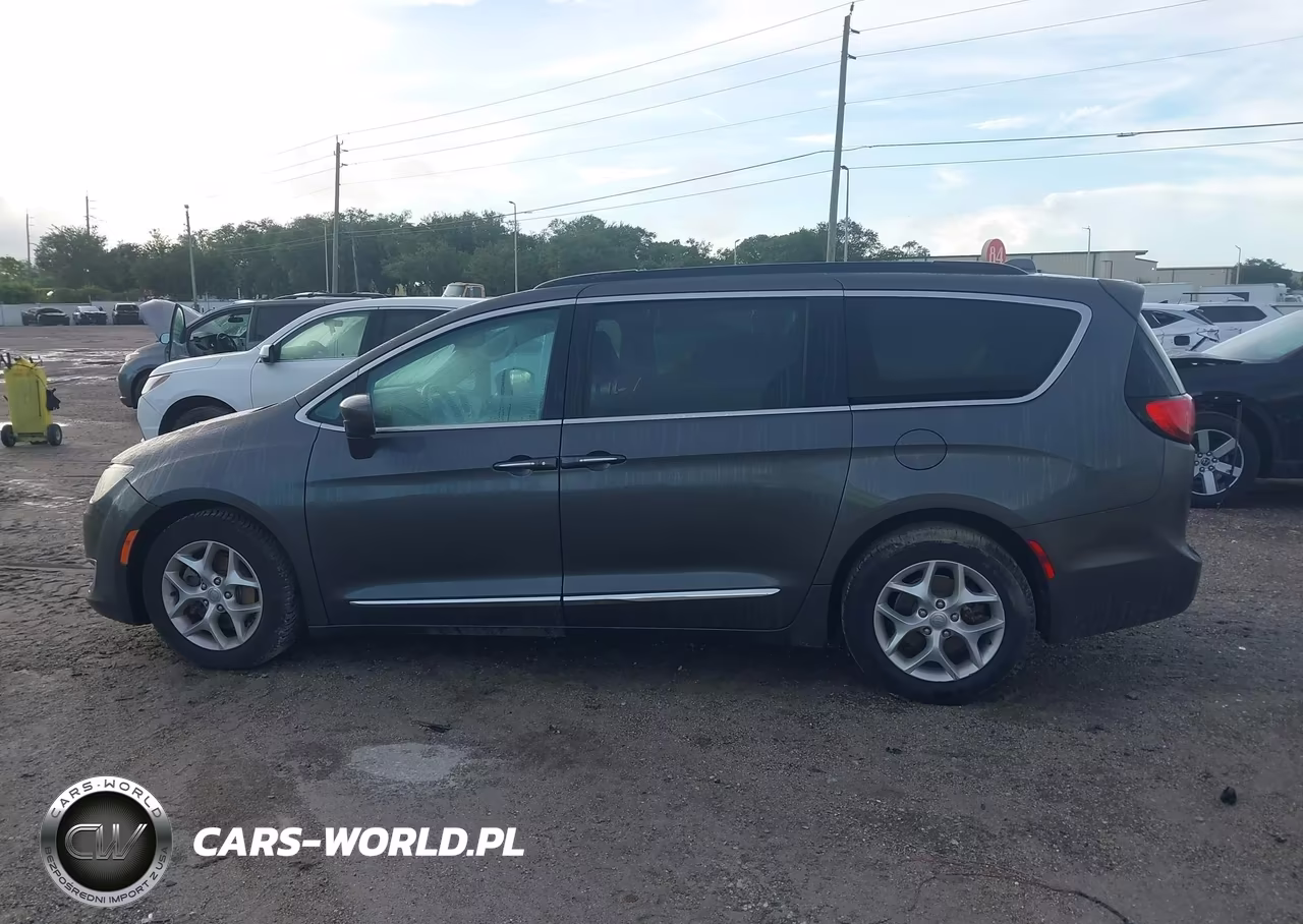 2017 Chrysler Pacifica Touring-L VIN:2C4RC1BGXHR610942 - 14
