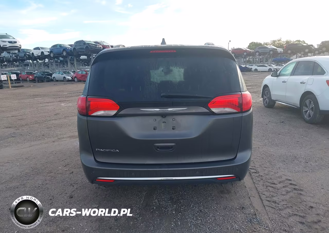 2017 Chrysler Pacifica Touring-L VIN:2C4RC1BGXHR610942 - 16