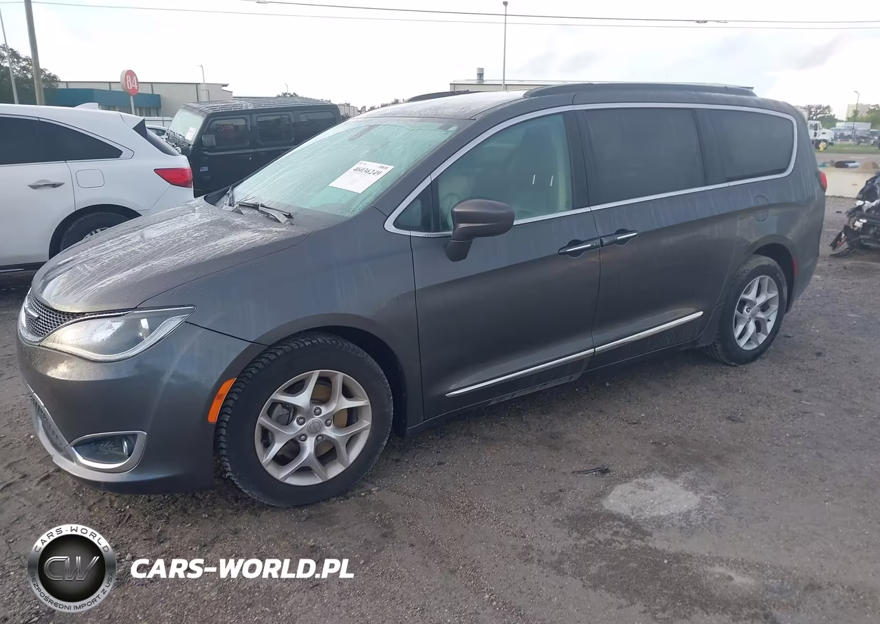 2017 Chrysler Pacifica Touring-L VIN:2C4RC1BGXHR610942 - 2